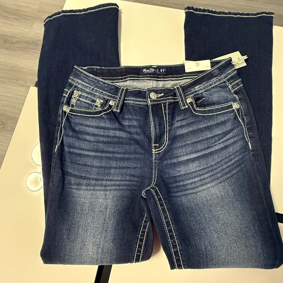 NEW!! NWT Miss Me Mid-Rise Bootcut Jeans 31x34 - Angel Wing Pockets - Picture 5 of 16
